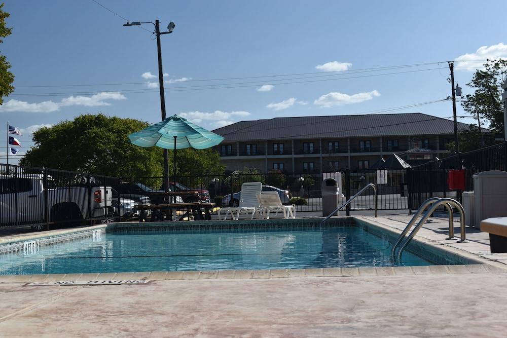Hotel Super 8 by Wyndham Fredericksburg Exterior foto