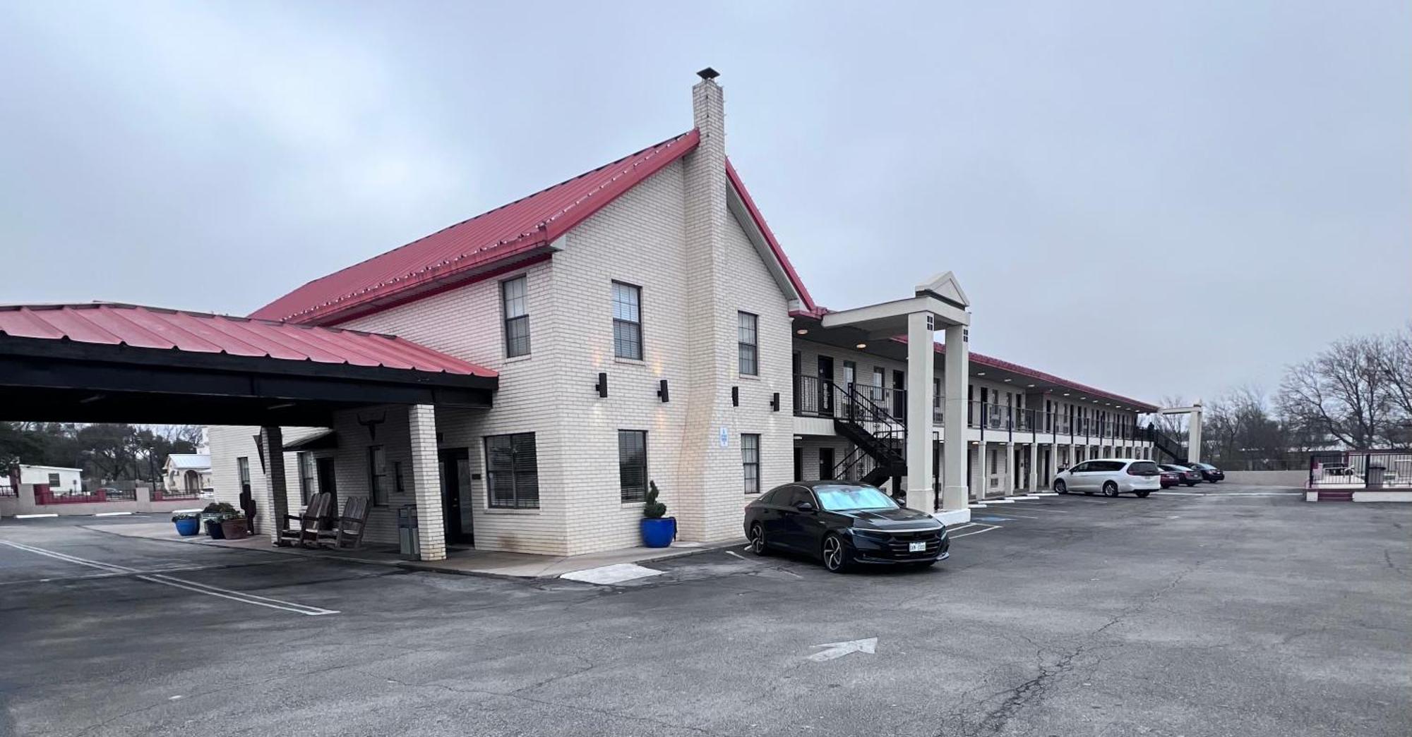 Hotel Super 8 by Wyndham Fredericksburg Exterior foto